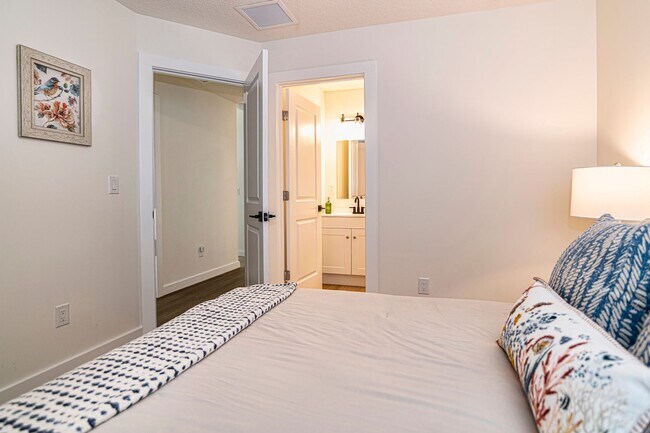 Building Photo - Spacious Fully Furnished 3BR/3BA home in a...