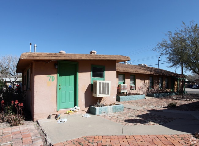 Building Photo - 1548 E Hedrick Dr