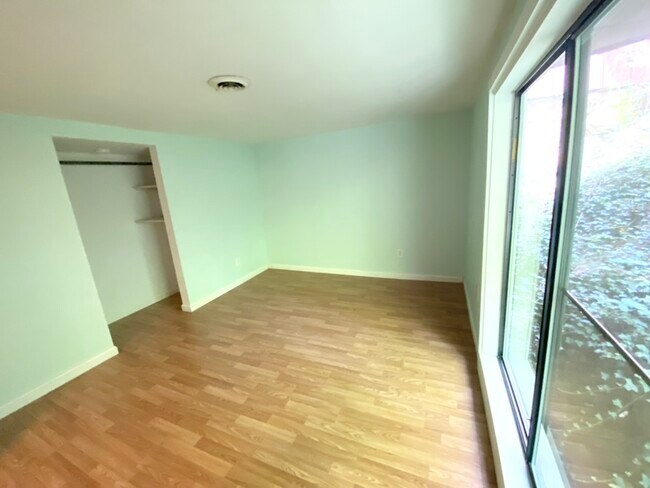 Bedroom - 95 Lanier St