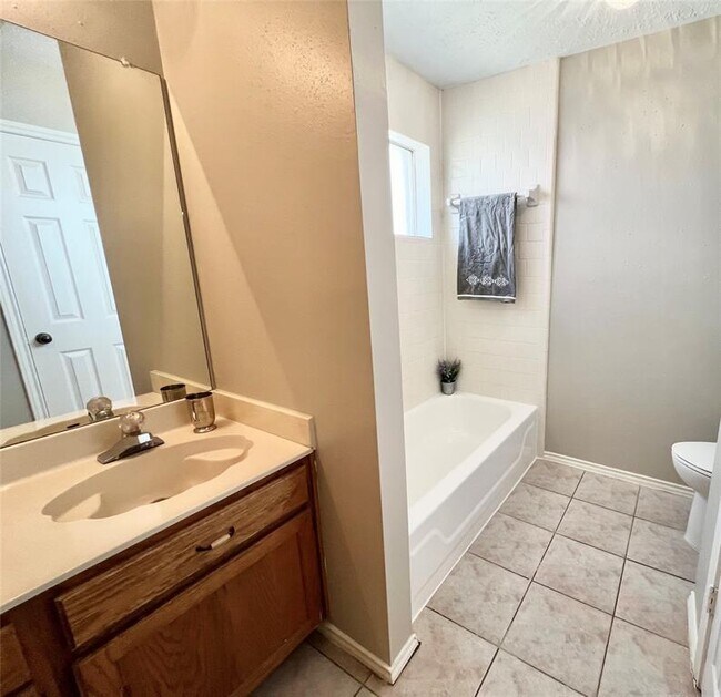 Building Photo - 16307 Ginger Run Way