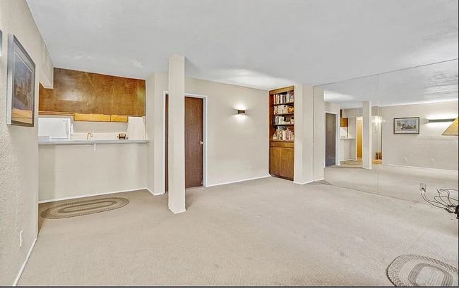 Building Photo - 1000 Beck St