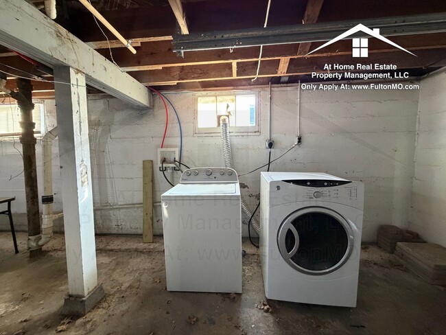 Building Photo - 707 Hollyhock Dr