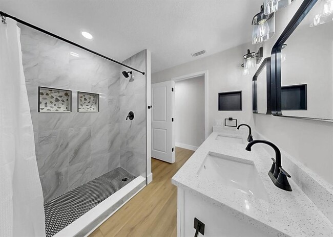 Building Photo - 6515 Santiago Ct