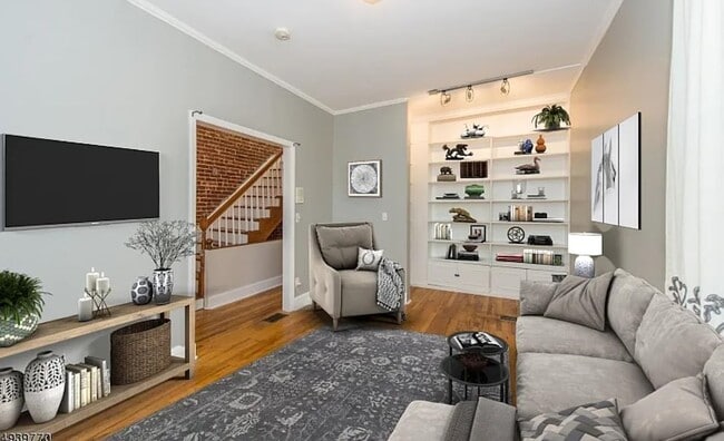 Building Photo - 47 Webster Ave