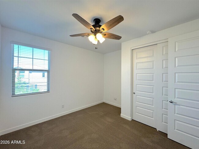 Building Photo - 9903 E Tillman Ave