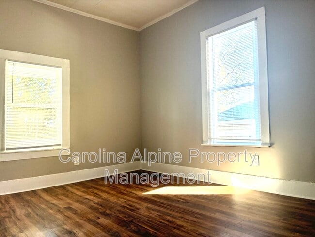 Building Photo - 402 Wilson St