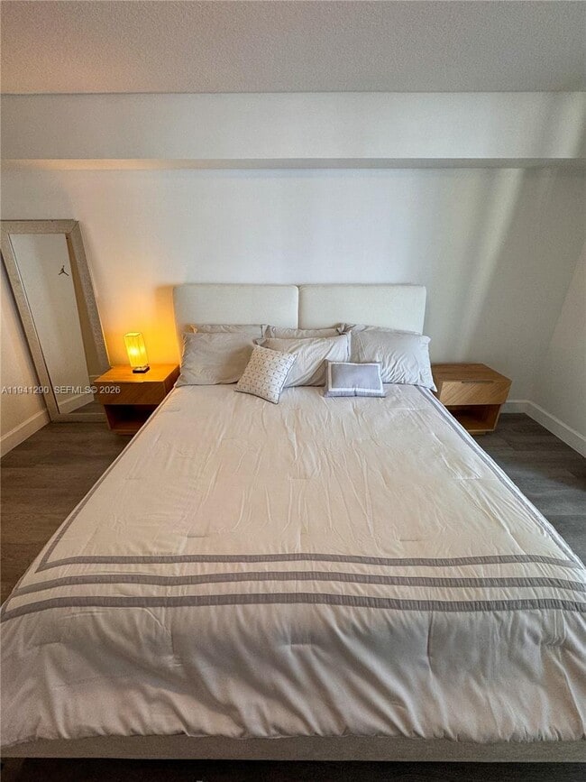 Building Photo - 1200 Brickell Bay Dr