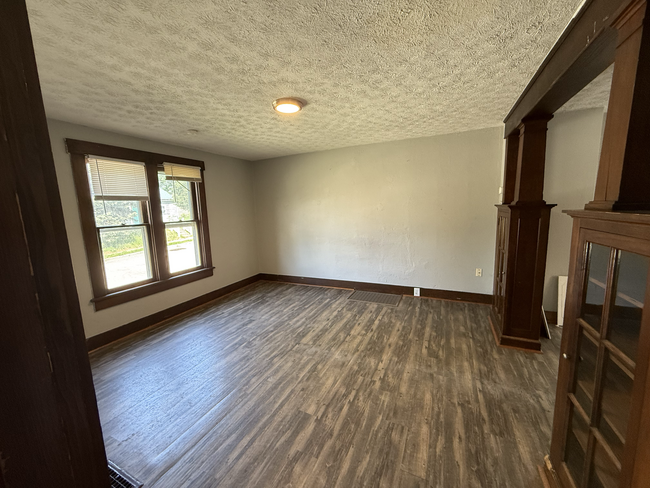 Building Photo - 622 Sennett St