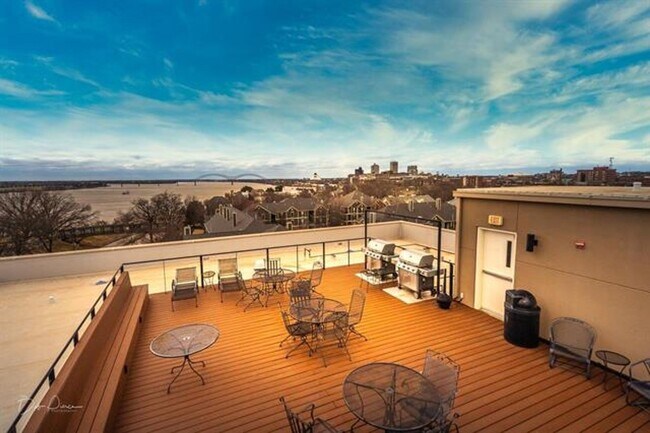 Building Photo - Gorgeous two bedroom two bath with 1574 ft.² two parking spaces included balcony, beautiful rooft...