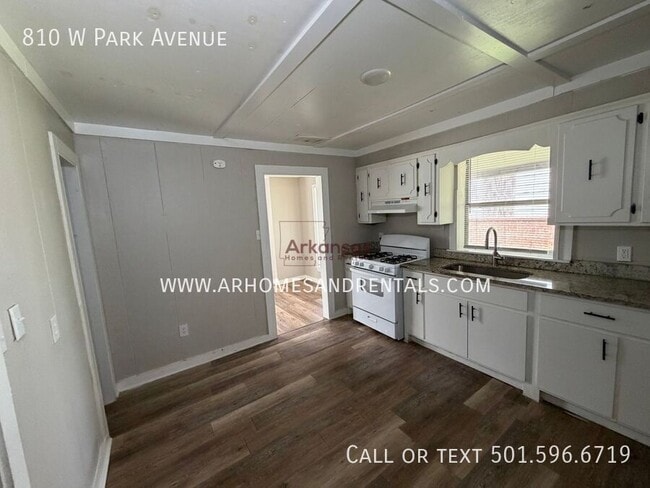 Building Photo - 810 W Park Ave