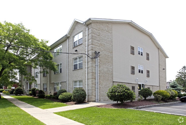 Primary Photo - Rosalia Manor