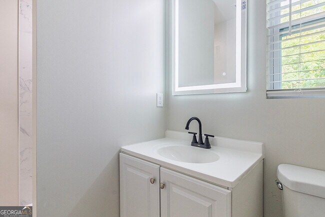 Building Photo - 3279 Kings Park Cir