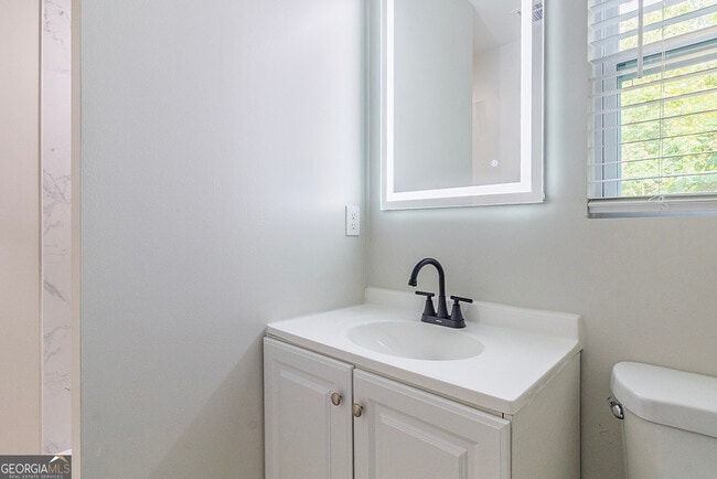 Building Photo - 5971 Bloomfield Rd