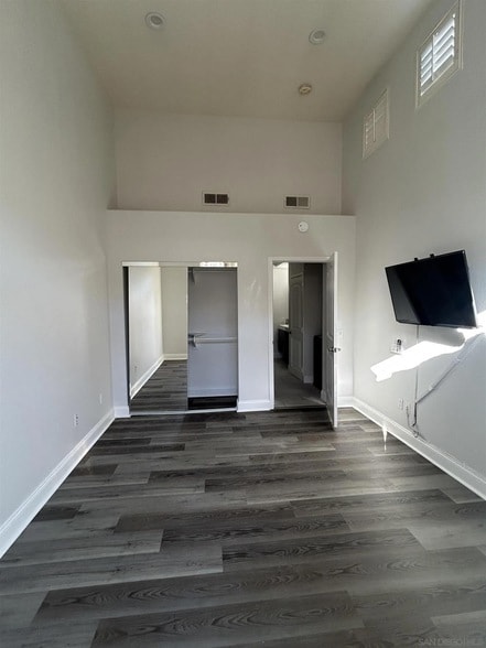 Building Photo - 12049 Calle De Montana