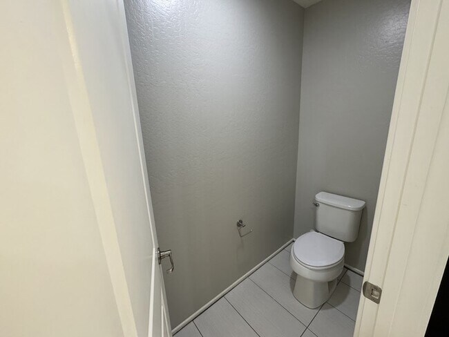 Building Photo - Chandler Luxury Townhome