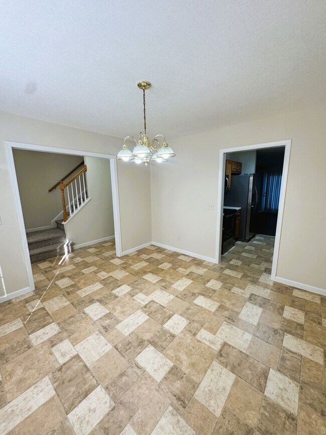 Building Photo - Spacious Townhouse in Bridgewater