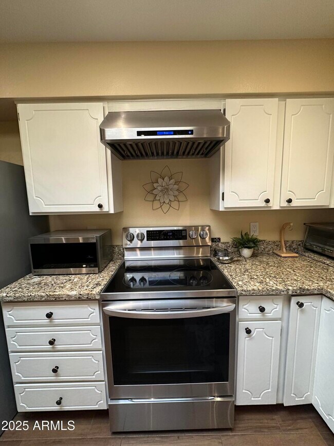 Building Photo - 4328 E Capri Ave