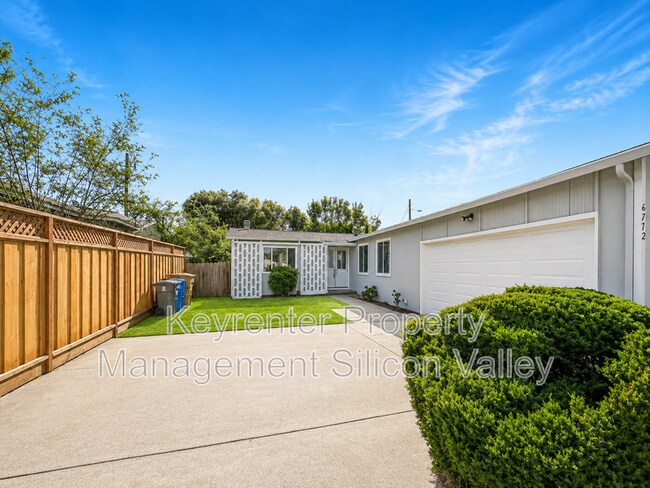 Building Photo - 6772 John Dr
