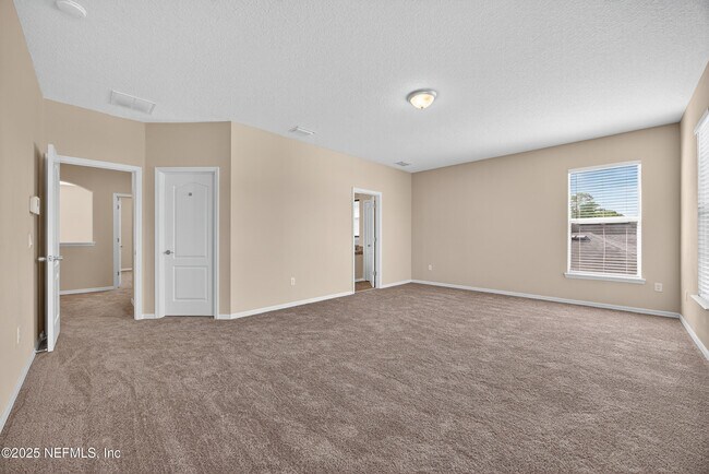 Building Photo - 13725 Devan Lee Dr N