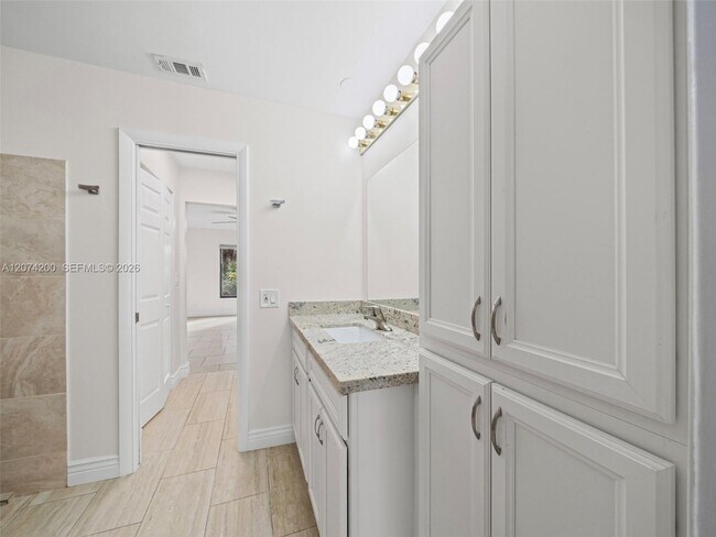 Building Photo - 10251 NW 39th Ct