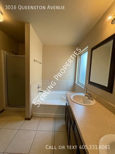 Building Photo - 3016 Queenston Ave