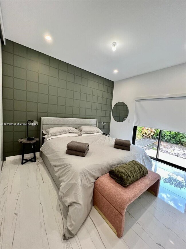 Building Photo - 2150 SW 46th Ct