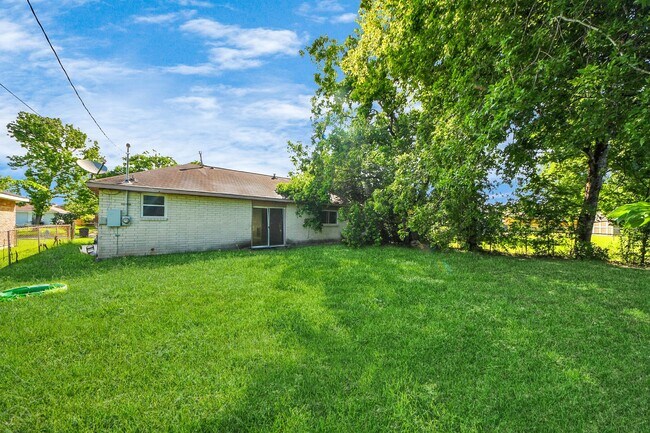 Building Photo - 12610 Chiswick Rd