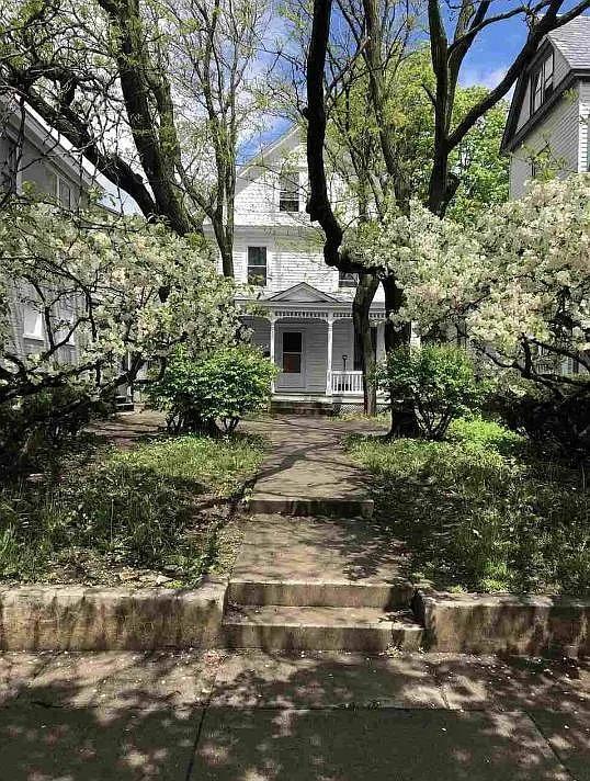 Building Photo - 200 Pearl St