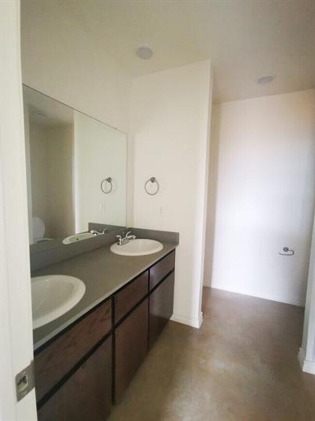 Building Photo - P2-2404 Alterman Drive Temple, TX 76504