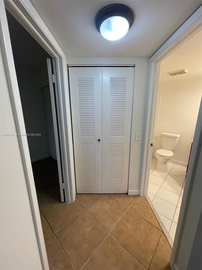 Building Photo - 5595 Courtyard Dr