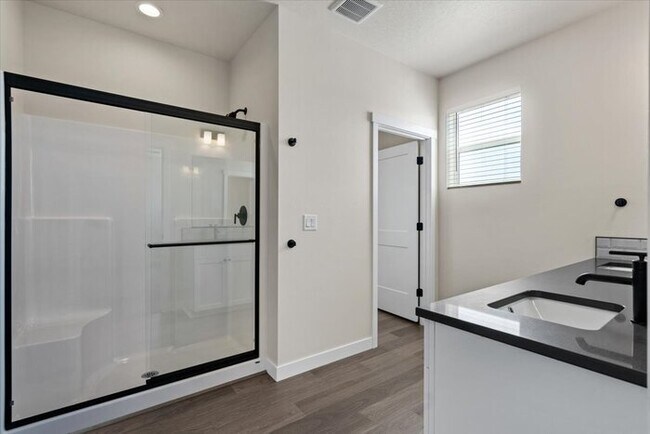 Building Photo - Cardinal