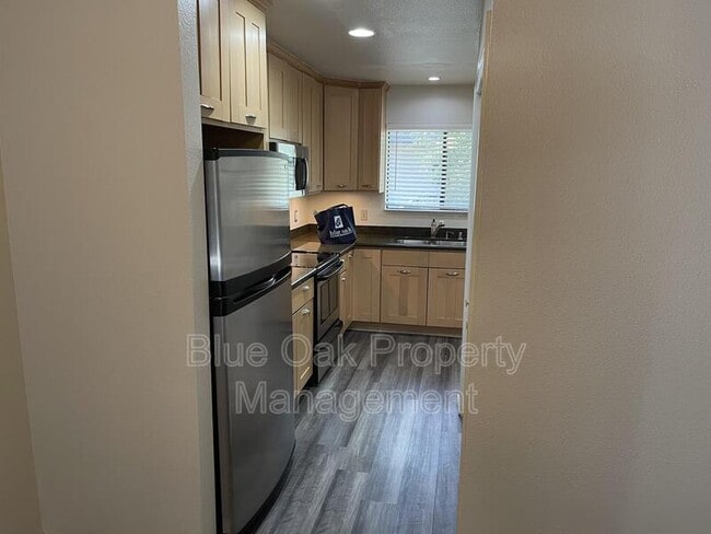 Building Photo - 1420 Sherman Ave