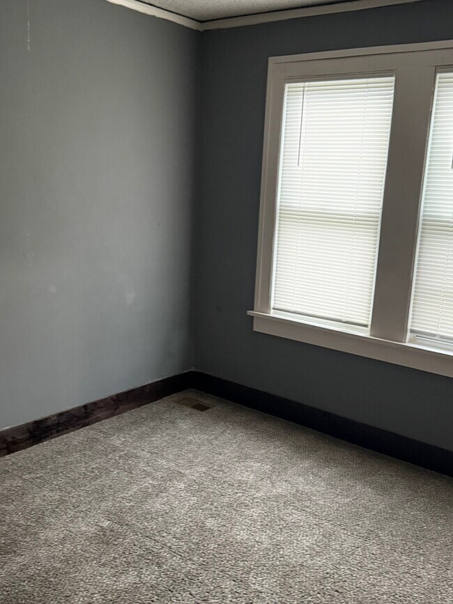 Building Photo - 1201 SW Garfield Ave