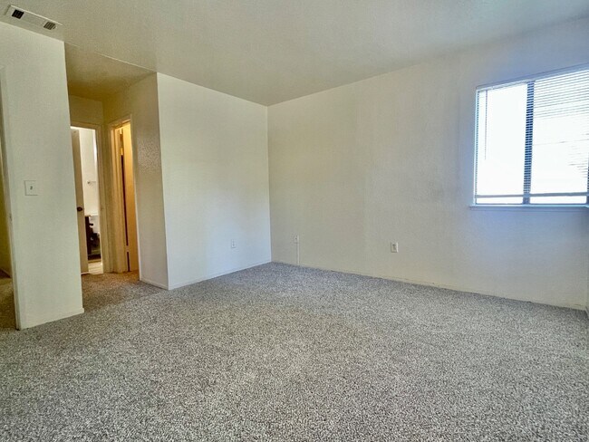 Building Photo - 1645 Pyrenees Ave