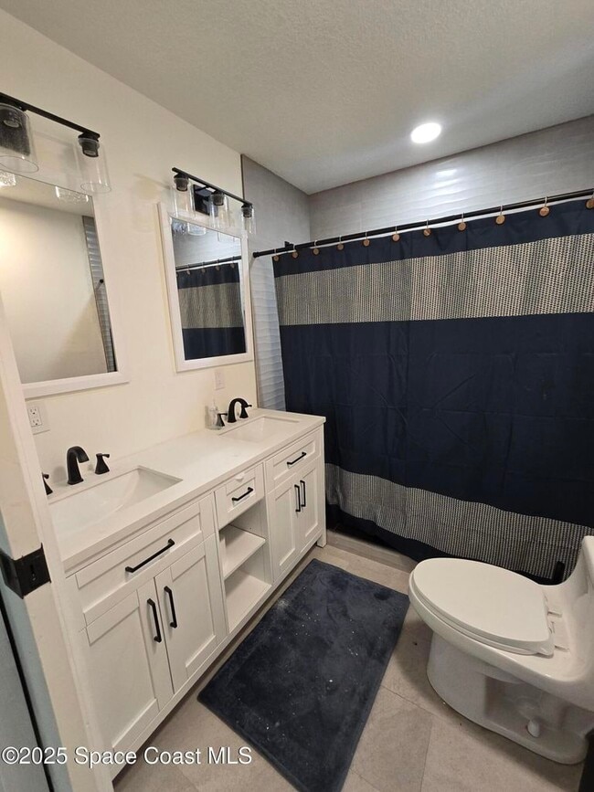 Building Photo - 2417 Colonial Dr