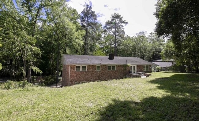 Building Photo - Renovated 5BR Home Minutes from Downtown Columbia | Two Full Kitchens + Fenced Yard ~ Available M...
