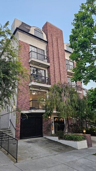 Building Photo - 10620 Eastborne Ave