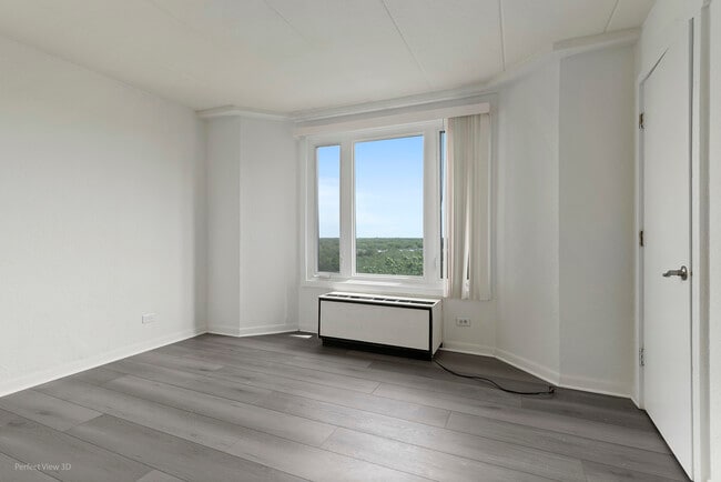 Building Photo - 1 Renaissance Pl