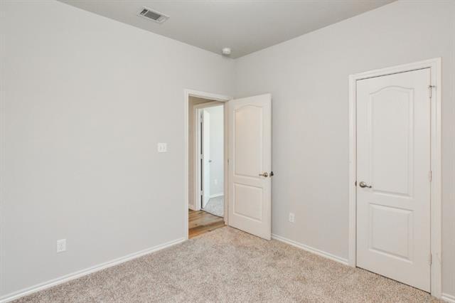 Building Photo - 2105 Woodhaven Dr