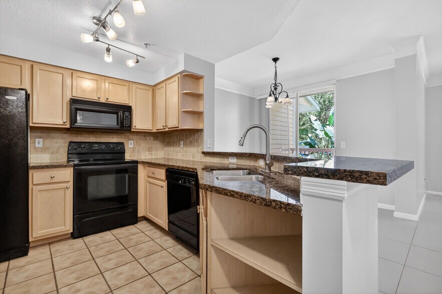 Building Photo - 175 Galicia Way