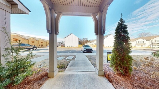 Building Photo - 2 Story Townhome in Hartbrook, Very Close to HWY280