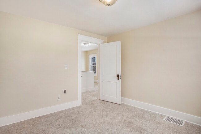 Building Photo - 195 Hubbard St