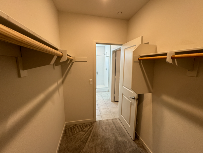 Building Photo - Luxurious 3 Bedroom 2 Bathroom Townhome in...