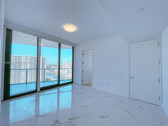 Building Photo - 15701 Collins Ave