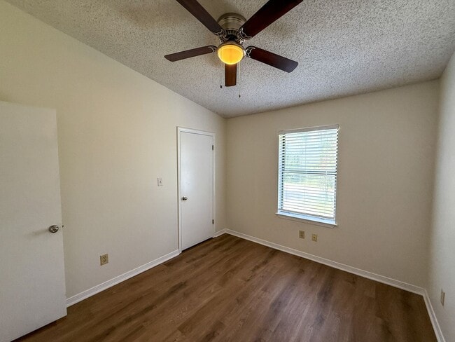 Building Photo - Pet Friendly & Completely remodeled 2 bedroom 1.5 bath townhouse available for rent!