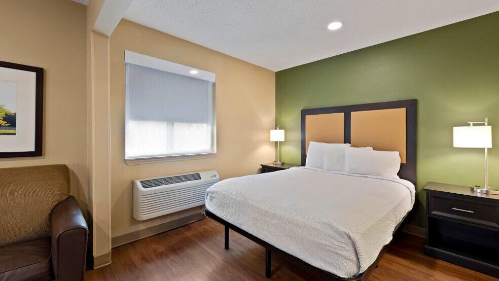 Building Photo - 5830 Westpark Dr