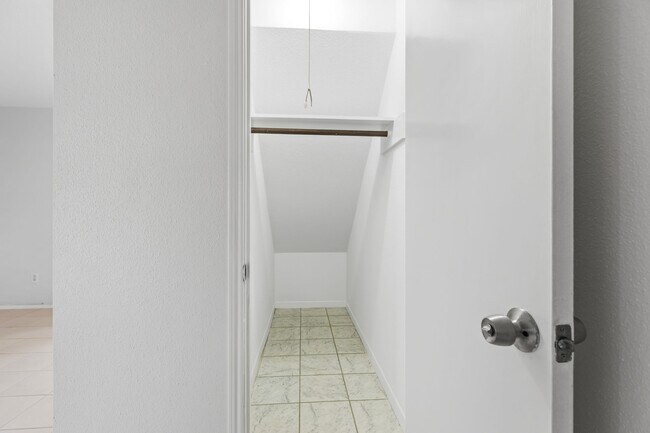 Building Photo - 6422 Burgoyne Dr.