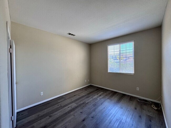 Building Photo - Murrieta Home with 6 Bedrooms plus a Bonus...