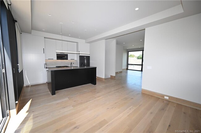 Building Photo - 998 Cove Rd