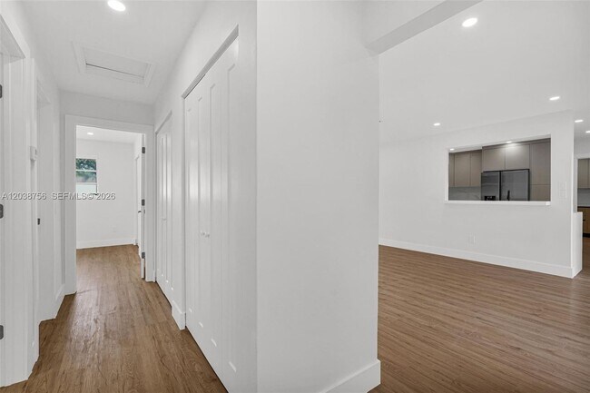 Building Photo - 8201 SW 42nd St